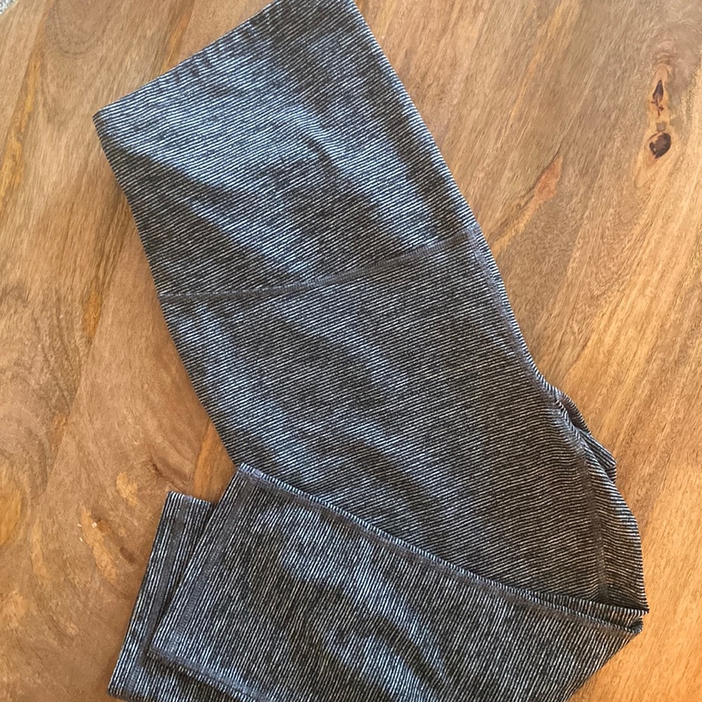 Old Navy Active | Women’s Maternity Crop Pants | Black & Grey Stripes | Size L